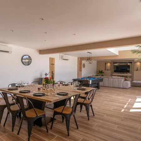 Longere Premium Spa,cinema & Piscine Villa *