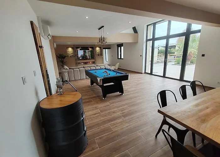 Villa Longère de charme avec Spa, Piscine et Cinéma *