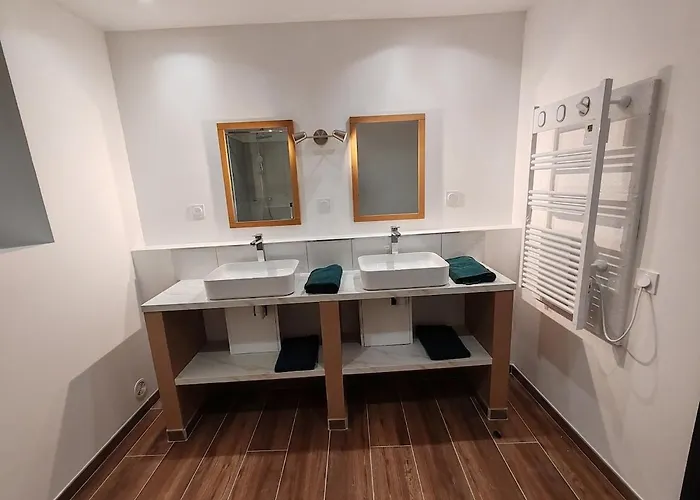 Villa Longère de charme avec Spa, Piscine et Cinéma