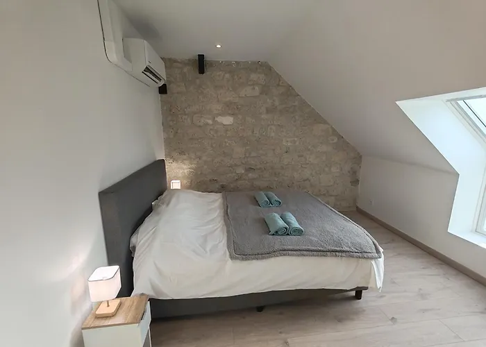 Villa Longère de charme avec Spa, Piscine et Cinéma Brancourt-en-Laonnois