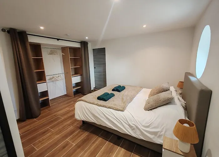 Villa Longère de charme avec Spa, Piscine et Cinéma Brancourt-en-Laonnois